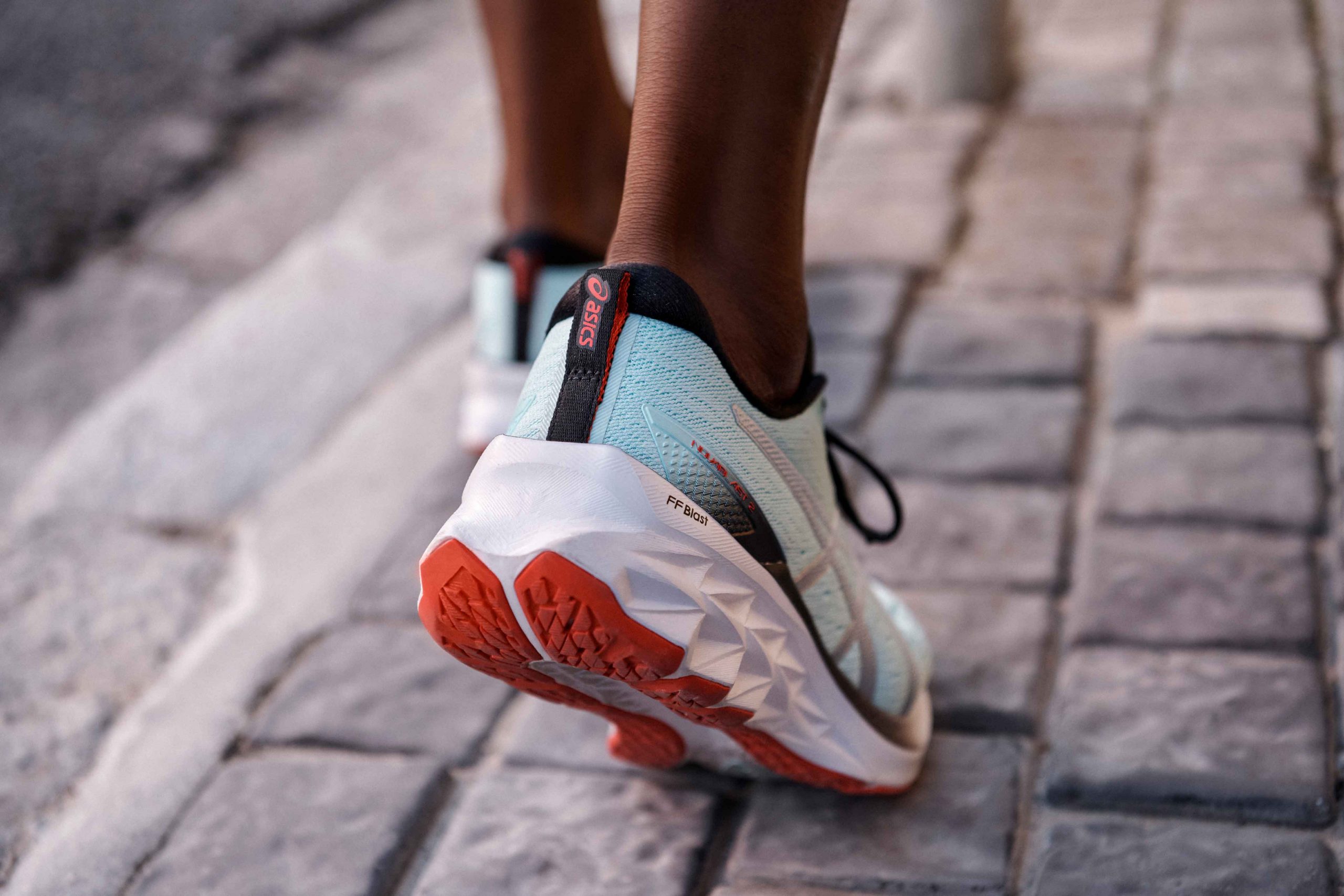 ASICS Novablast 2