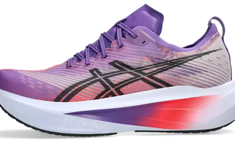 ASICS Megablast 1 hardloopschoen, linkerzijde zichtbaar